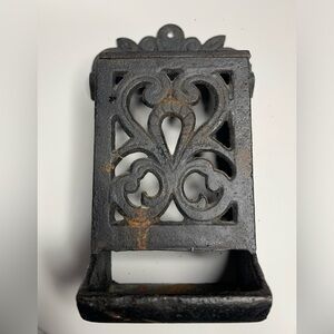 Vintage Cast Iron Wall Mount Matchstick Holder with lid FREE MATCHES
